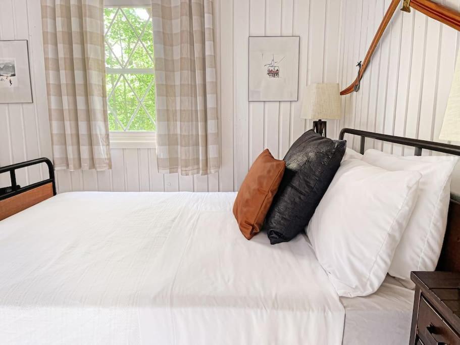 Stylish And Cozy Cabin, Walking Distance To Big Bass Lake Gouldsboro Dış mekan fotoğraf