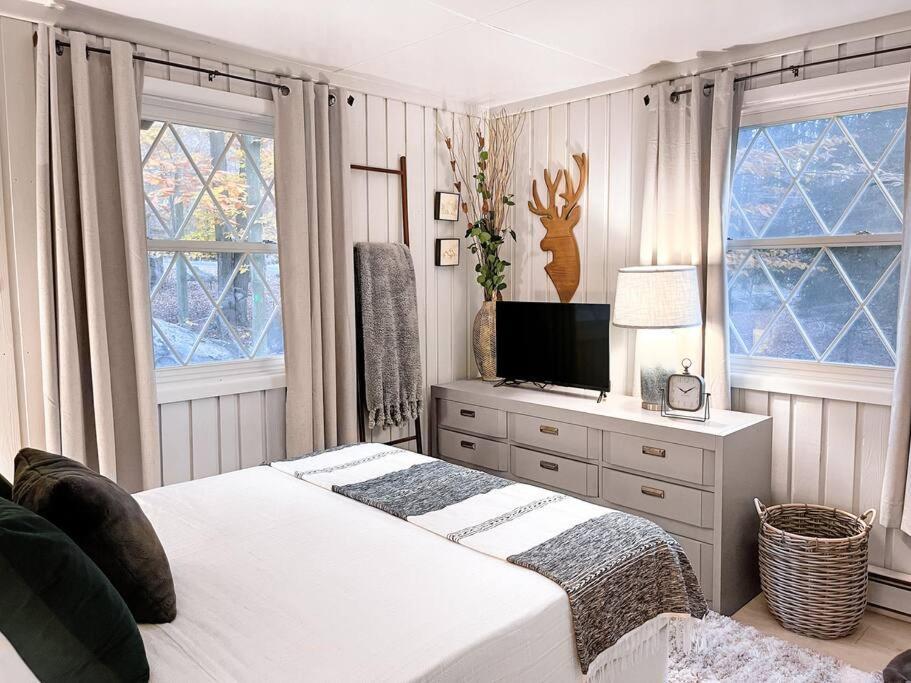 Stylish And Cozy Cabin, Walking Distance To Big Bass Lake Gouldsboro Dış mekan fotoğraf